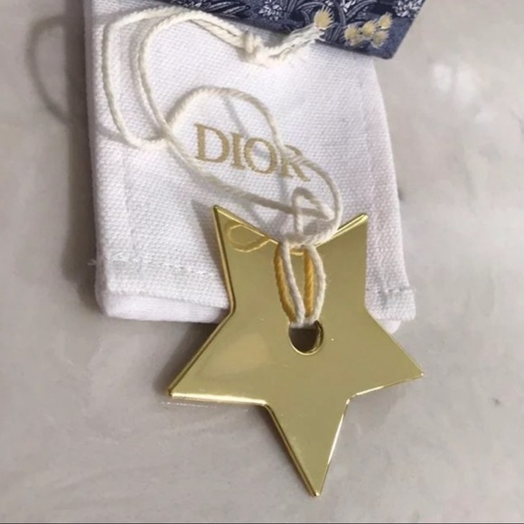 DIOR Gold Tone Star Charm Ornament
Comes with Cloth Bag - Picture 6 of 7
